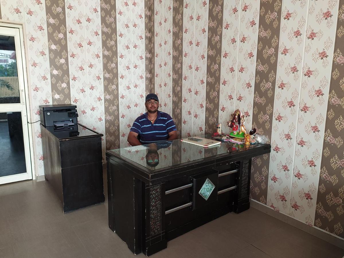 Oyo 82476 Royal Garden Ghaziabad Zewnętrze zdjęcie